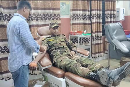 প্রসূতি নারীকে রক্ত