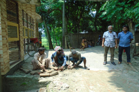 নিজস্ব তহবিলে রাস্তা মেরামত করলেন কামারখালীর চেয়ারম্যান