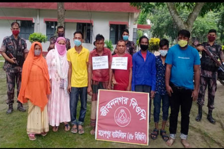 ঝিনাইদহ সীমান্তে অবৈধ পারাপারের সময় আটক ৯