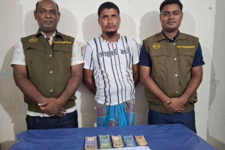 ঠাকুরগাঁওয়ে ডিবির অভিযানে ইয়াবাসহ মাদক ব্যবসায়ী গ্রেফতার