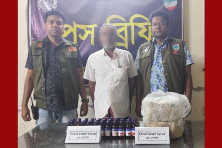 যশোরের শার্শায় ডিবি পুলিশের অভিযানে ৮০ বোতল নেশা জাতীয় সিরাপসহ আটক-১