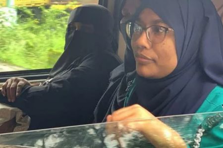 সিলেটে বিমান থেকে নামিয়ে যুক্তরাজ্যগামী নারীকে গ্রেপ্তার