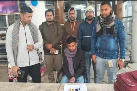 বেনাপোল চেকপোষ্টে যাত্রীর পায়ুপথ থেকে স্বর্ণের বার আটক