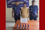 যশোরের বেনাপোল পোর্টথানা পুলিশের অভিযানে ১০ পিচ নেশা জাতীয় সিরাপসহ আটক -১