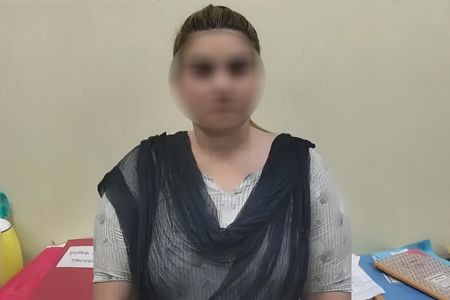 নিজ বাসভবনের কাছে ইয়াবাসহ গ্রেপ্তার নারী