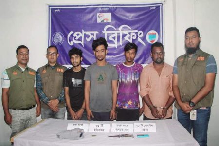 বেনাপোলে ইজিবাইক চালক সজীব হত্যার ১২ ঘন্টার মধ্যেই  রহস্য উদঘাটন করলো ডিবি পুলিশ  গ্রেফতার-৪