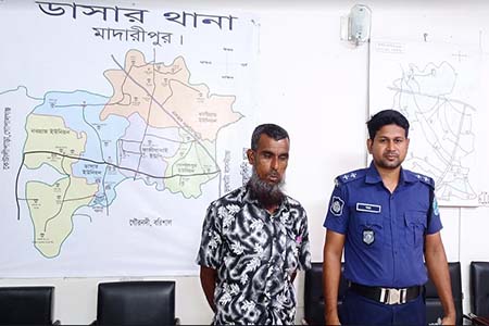 ডাসারে পুলিশের অভিযানে গাঁজাসহ মাদক ব্যবসায়ী গ্রেফতার