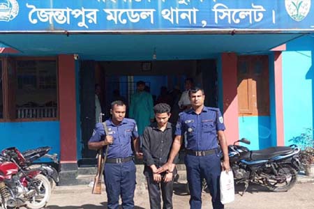 পরকীয়া প্রেমিকসহ স্ত্রীকে গণপিটুনি