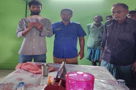 নোয়াখালীতে ১৫ হাজার জাল টাকাসহ যুবক আটক