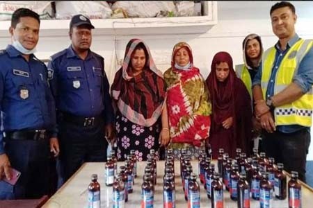 বেনাপোল সিমান্ত থেকে ফেন্সিডিল সহ ৩ মহিলা মাদক ব্যবসায়ী আটক