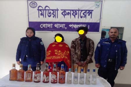 পঞ্চগড়ের বোদায় বিদেশী মদ উদ্ধার, নারীসহ আটক ২