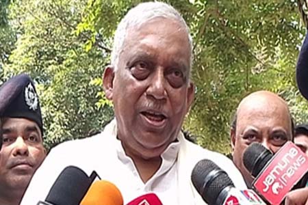 আদালতকে আকৃষ্ট