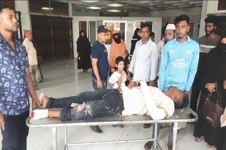 আদালতে হাজিরা দিয়ে ফেরার পথে হত্যা মামলার আসামীকে কুপিয়ে জখম