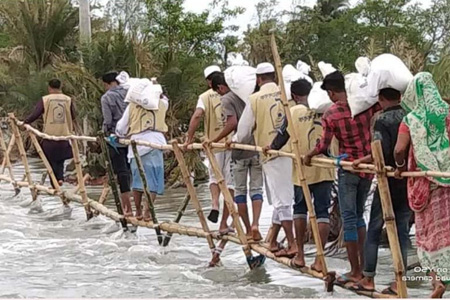 এলজিডির সড়কে বাঁশের সাঁকো