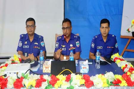 নড়াইলে নির্বাচনী প্রশিক্ষণ কোর্সের শুভ উদ্বোধন করলেন এসপি রবিউল ইসলাম