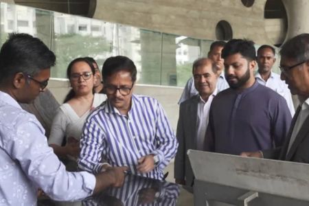 মুক্তিযুদ্ধ জাদুঘর পরিদর্শন করলেন মুক্তিযুদ্ধ বিষয়ক মন্ত্রী