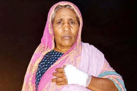 বৃদ্ধা ভিক্ষুককে হাতুরি পেটা, মাদকাসক্ত জমজ দুই ভাই গ্রেপ্তার