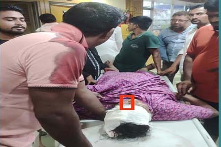 ঘরে ঢুকে ছুরিকাঘাত