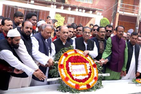 মহান বিজয় দিবসে জাতির পিতার মাজারে প্রধানমন্ত্রীর পক্ষে শ্রদ্ধা নিবেদন ও দোয়া-মোনাজাত অনুষ্ঠিত