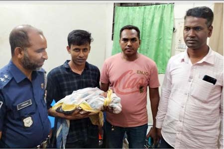 গৌরনদীতে ঝোপ থেকে নবজাতক উদ্ধার, হাসপাতালে ভর্তি