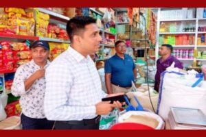 বাগআঁচড়া বাজারে ভোক্তা অধিকারের অভিযানে দুই প্রতিষ্ঠানকে জরিমানা