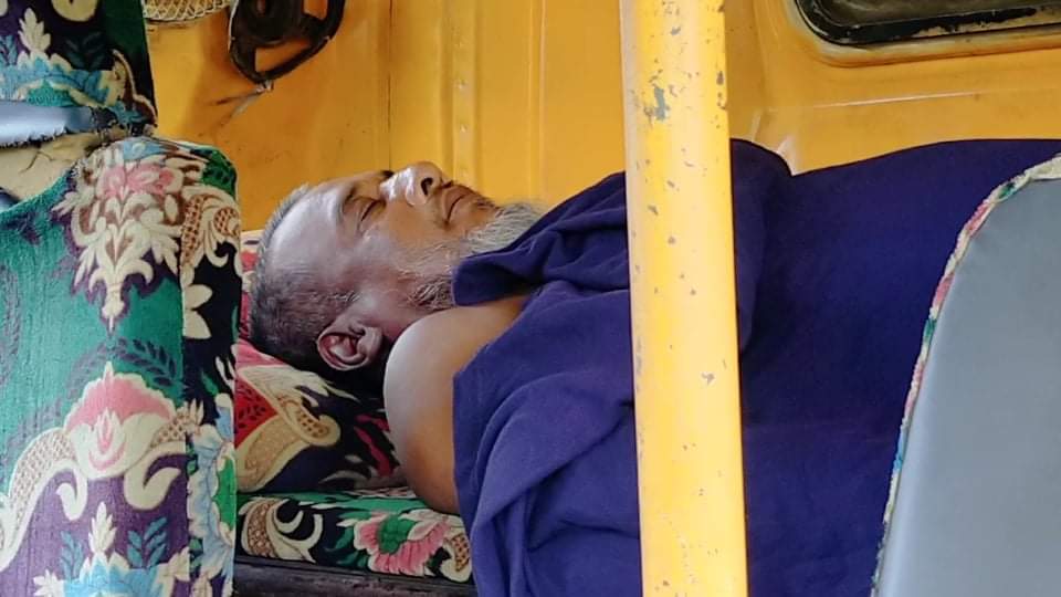 বেনাপোলে রপ্তানি ট্রাকের ভিতর স্ট্রোক করে চালকের মৃত্যু