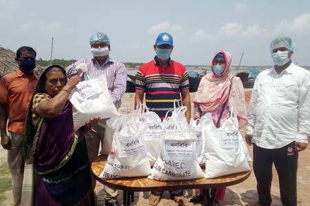 পাইকগাছায় বনবিবির উদ্যোগে খাদ্যসহায়তা প্রদান