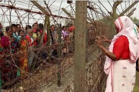 ঠাকুরগাঁও সীমান্তে দু’বাংলার মিলনমেলা সন্তানের অপেক্ষায় অধীর আগ্রহে এক মা