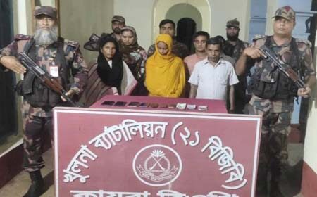বাংলাদেশী আটক
