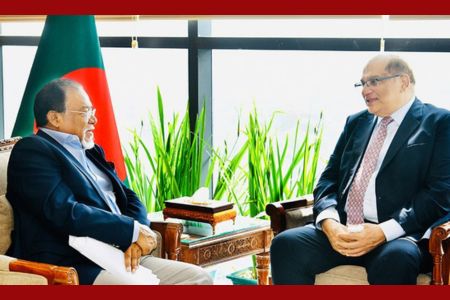 প্রধানমন্ত্রীর জনপ্রশাসন উপদেষ্টার সাথে পাকিস্তানি হাইকমিশনারের সাক্ষাৎ
