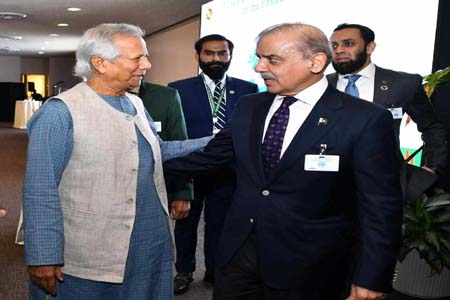 প্রধান উপদেষ্টার সঙ্গে পাকিস্তানের প্রধানমন্ত্রীর সাক্ষাৎ