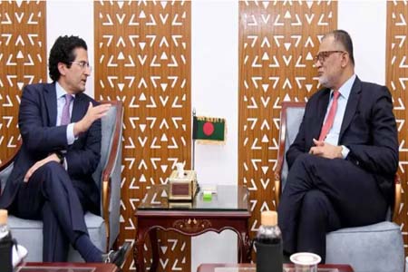 উপদেষ্টার সাথে পাকিস্তানের পেট্রোলিয়াম মন্ত্রীর বৈঠক