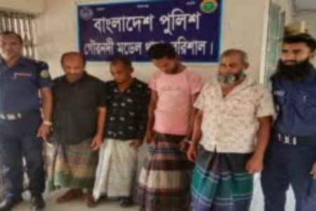 জুয়ার টাকাসহ চার জুয়ারি আটক