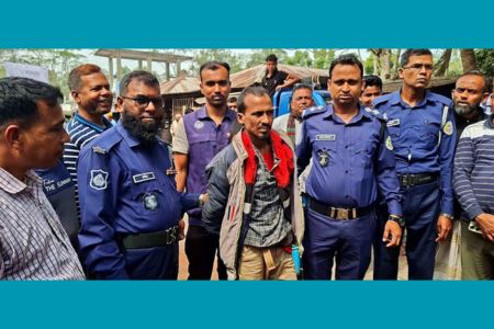 বিপুল পরিমাণ ইয়াবাসহ মাদক ব্যবসায়ি পিযুষকে ধরে পুলিশে দিয়েছে জনতা