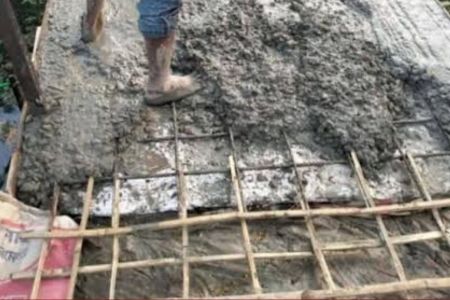 আগৈলঝাড়ায় ব্রীজ ঢালাইয়ে রডের পরিবর্তে বাঁশের কঞ্চি