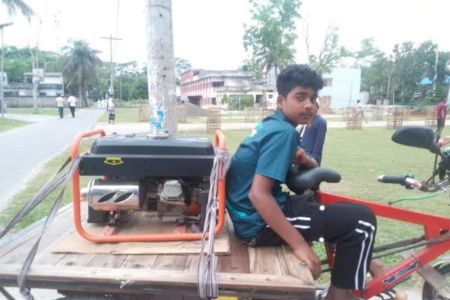 আগৈলঝাড়ায় ৬শ ৮০টাকার পেট্রোল নিতে গুনতে হচ্ছে ৫শ টাকা ভাড়া