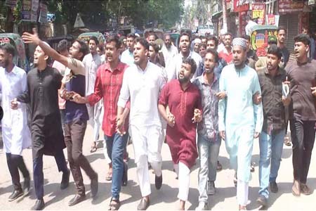 ছাত্রলীগের দখলদারিত্বের প্রতিবাদে বিক্ষোভ