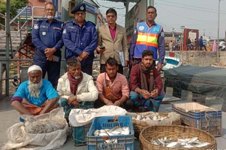 বরিশালে কারেন্ট জাল ও মাছ সহ আটক ২৭