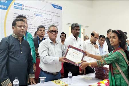 বরিশালে মেধাবী ১৭৫ জন শিক্ষার্থীকে সংবর্ধনা