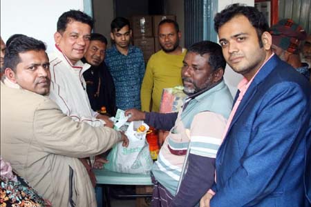 বরিশালে টিসিবি’র পণ্য পেলো সহস্রাধিক পরিবার