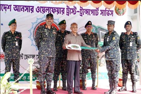 জীবন ও স্বার্থ পরোয়া না করে