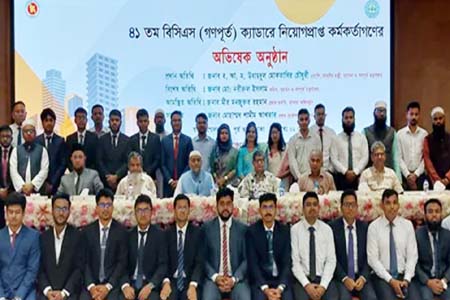 সুন্দর দেশ গড়ে তুলতে নবীন কর্মকর্তাদের দায়িত্বশীল হয়ে কাজ করার আহ্বান পূর্তমন্ত্রীর