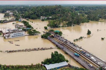 চট্টগ্রামে বন্যা-পাহাড় ধস : নিহত ১৩, পানিবন্দি প্রায় ২ লাখ পরিবার
