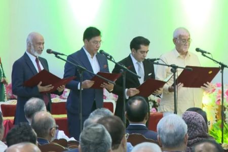 নতুন মন্ত্রিসভায় ৪ মন্ত্রী ও ২ প্রতিমন্ত্রীর শপথ গ্রহণ