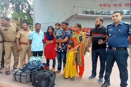 ভারতে পাচারের শিকার ৬ বাংলাদেশিকে বেনাপোলে হস্তান্তর