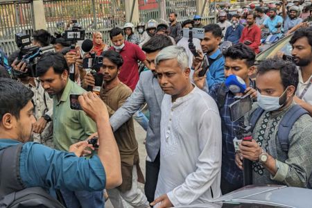 ফিলিং স্টেশন পরিদর্শনে প্রতিমন্ত্রী