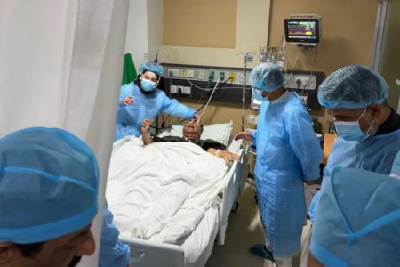 গুরুতর অসুস্থ মির্জা আব্বাসকে দেখতে হাসপাতালে গেলেন প্রধানমন্ত্রী