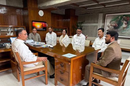 প্রধানমন্ত্রীর সঙ্গে দেখা করেছেন পাঁচ সিটিতে নিয়োগ পাওয়া নতুন প্রশাসকেরা