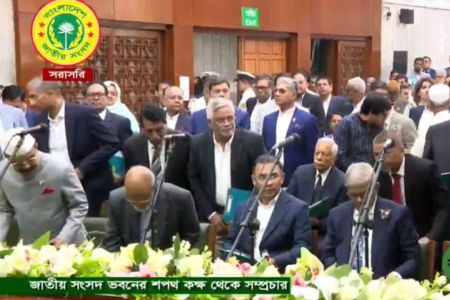 সংসদ সদস্যদের শপথ অনুষ্ঠান শুরু-পাঠ করাচ্ছেন প্রধান নির্বাচন কমিশনার