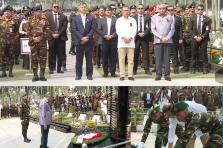 পিলখানা হত্যাকাণ্ডে শহীদদের প্রতি রাষ্ট্রপতি ও প্রধানমন্ত্রীর শ্রদ্ধা